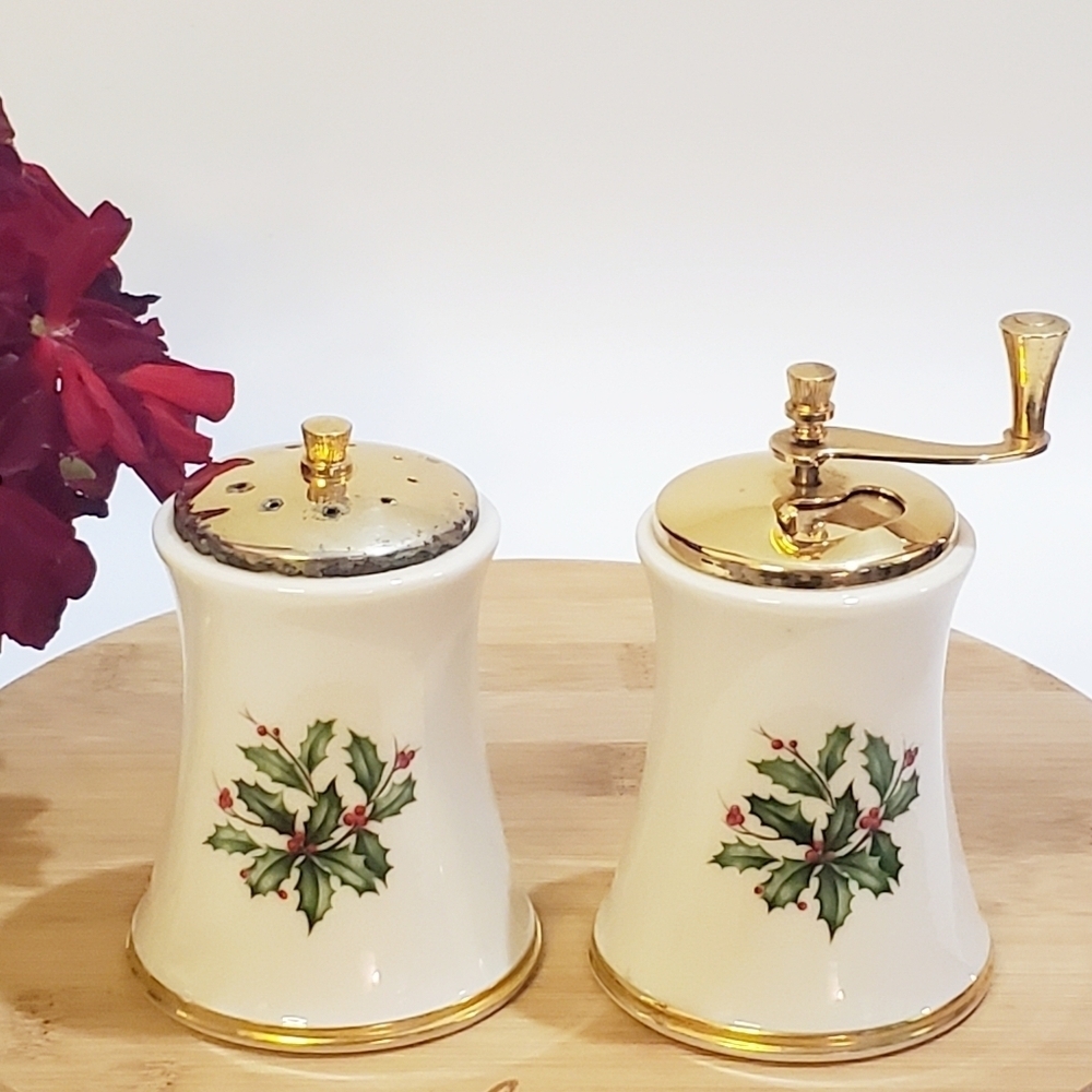 LENOX Vintage Holiday Berry Salt Shaker Pepper Mill Hand Decorated 25K Gold - Picture 3 of 12